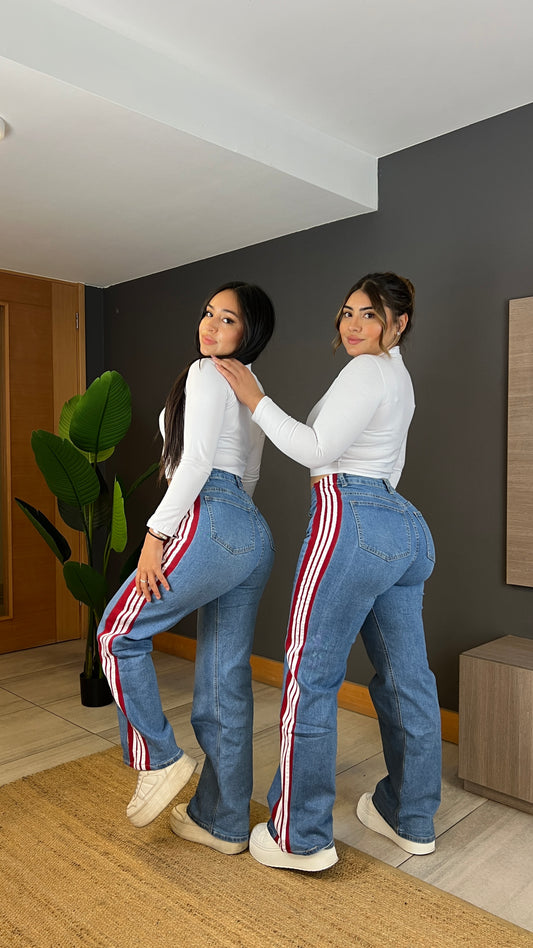 Modelo A304-1 (B5) |Jeans Wide Leg + Buzo Franja Roja | Menina