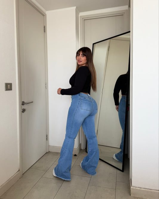 MB035 (B6) | Jeans Flare Celeste Focalizado | Menina