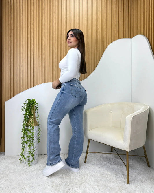 Jeans wide leg celeste con perlas, vista lateral