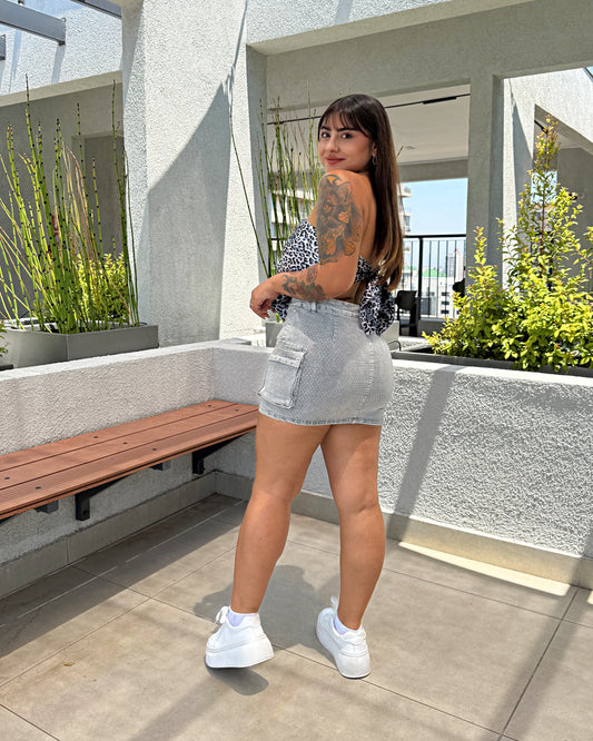 N672-3 (R3) | Falda Short Full Brillos Gris Cargo | Horma Pequeña | Menina