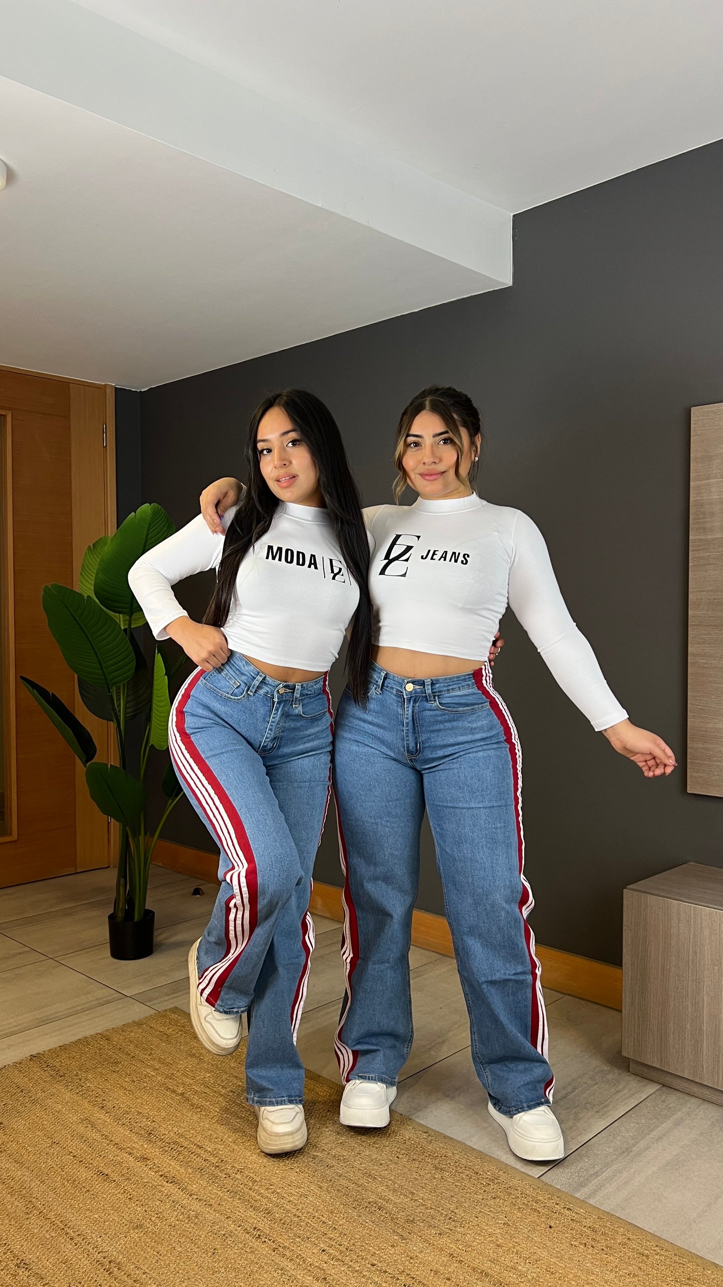 Modelo A304-1 (B5) |Jeans Wide Leg + Buzo Franja Roja |  Menina