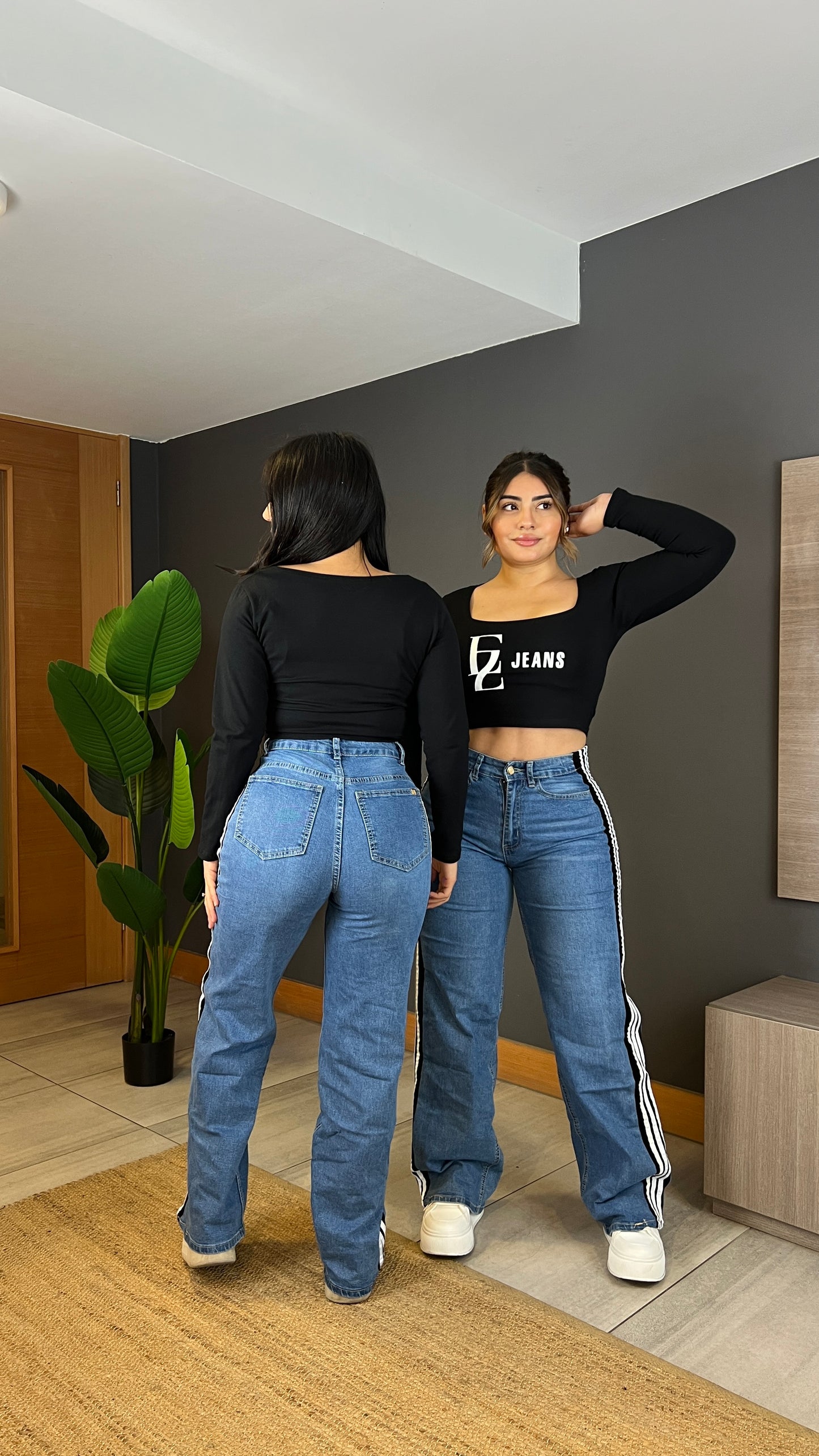 Modelo A304-2 (A7) |Jeans Wide Leg + Buzo Franja Negra | Menina