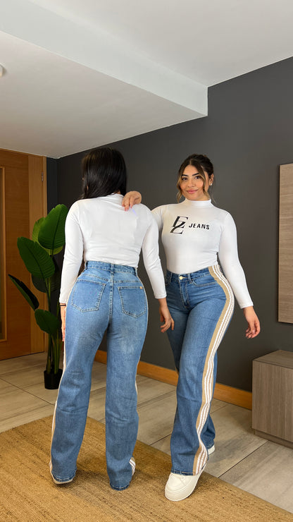 Modelo A304 (C5) |Jeans Wide Leg + Buzo Franja Beige |  Menina