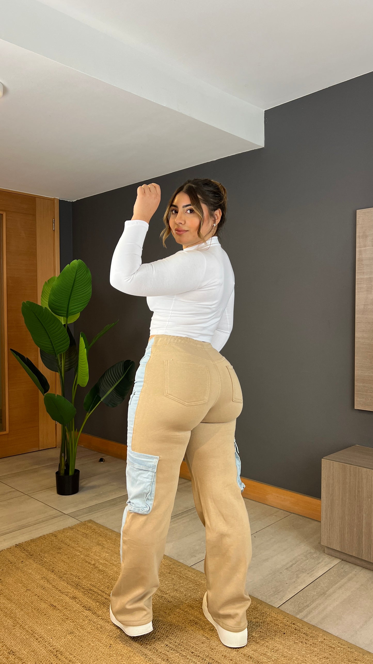 Modelo A305-2 (A4) |Jeans Wide Leg Jeans+Buzo Cargo |  Menina