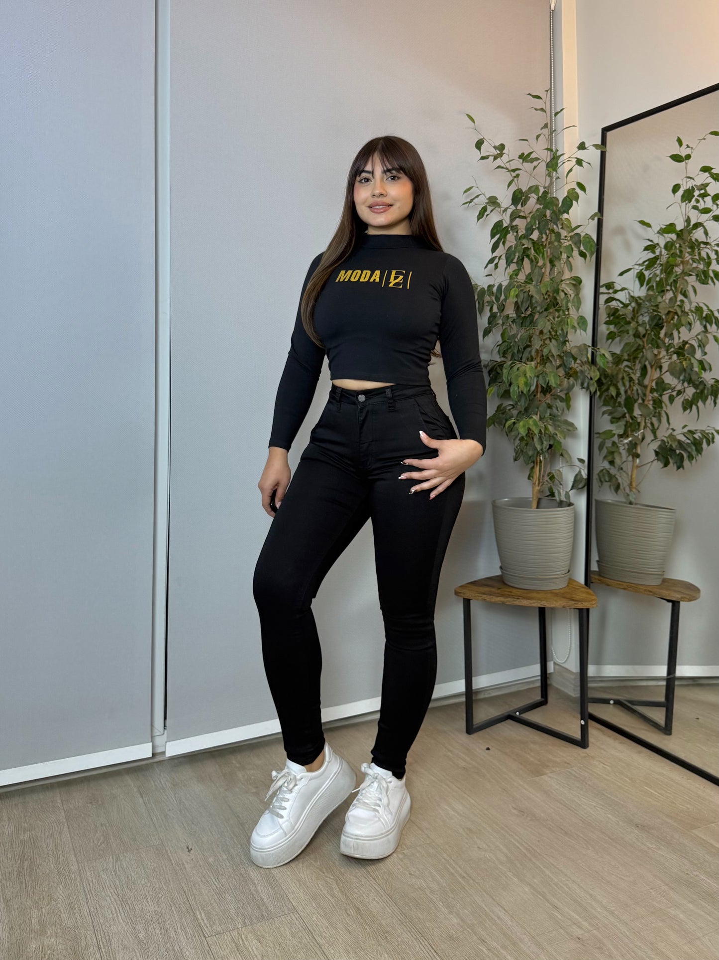 MC5004-2 (I3) | Skinny Negro Con Faja | Menina