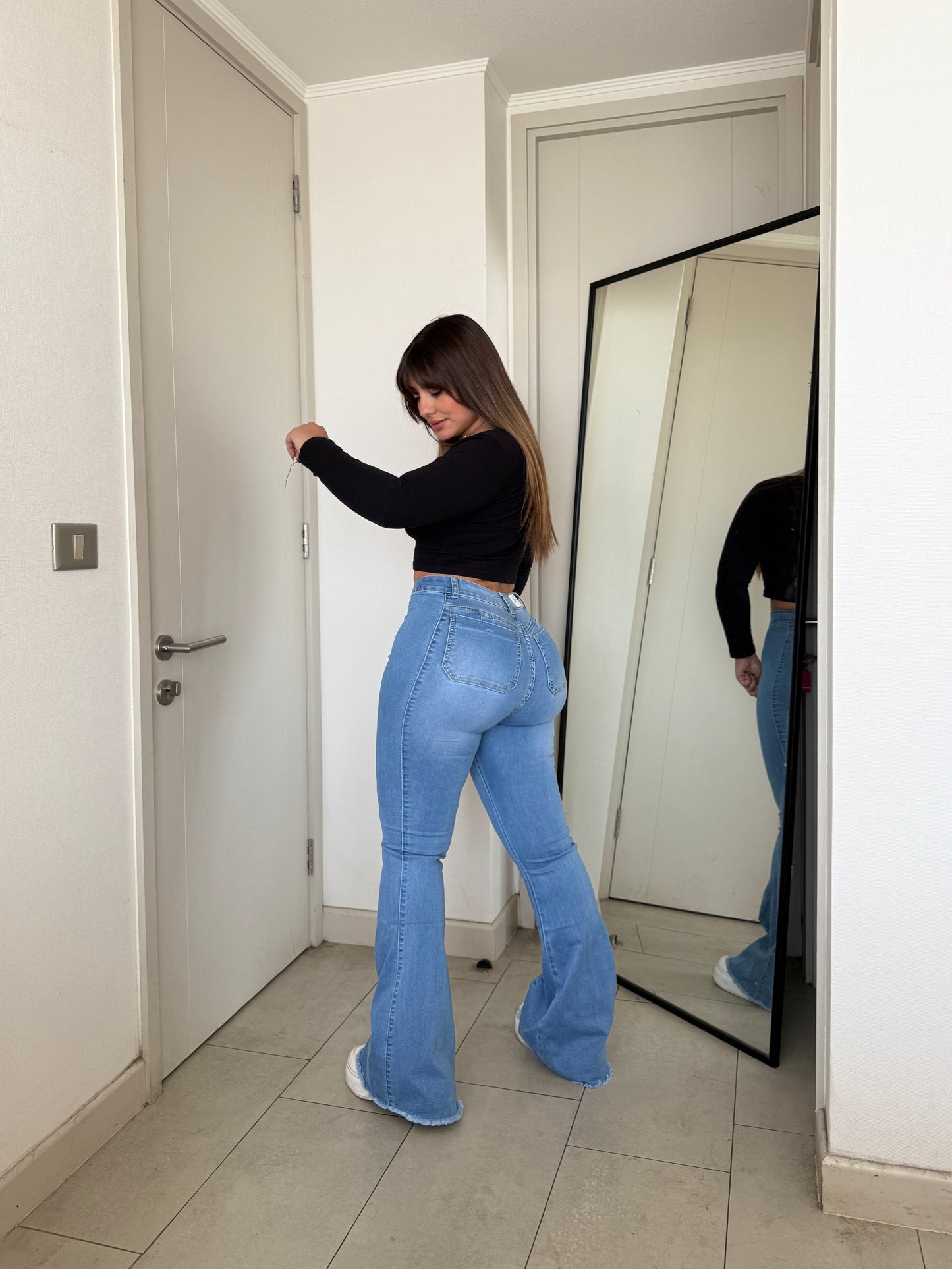 MB035 (B6) | Jeans Flare Celeste Focalizado | Menina