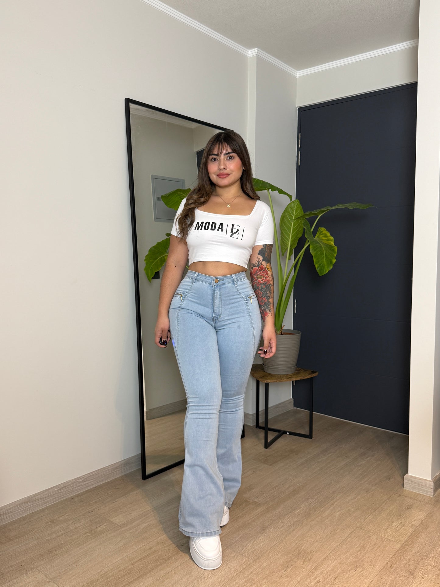 MB2060 (J7) | Flare Celeste Cierres | Menina