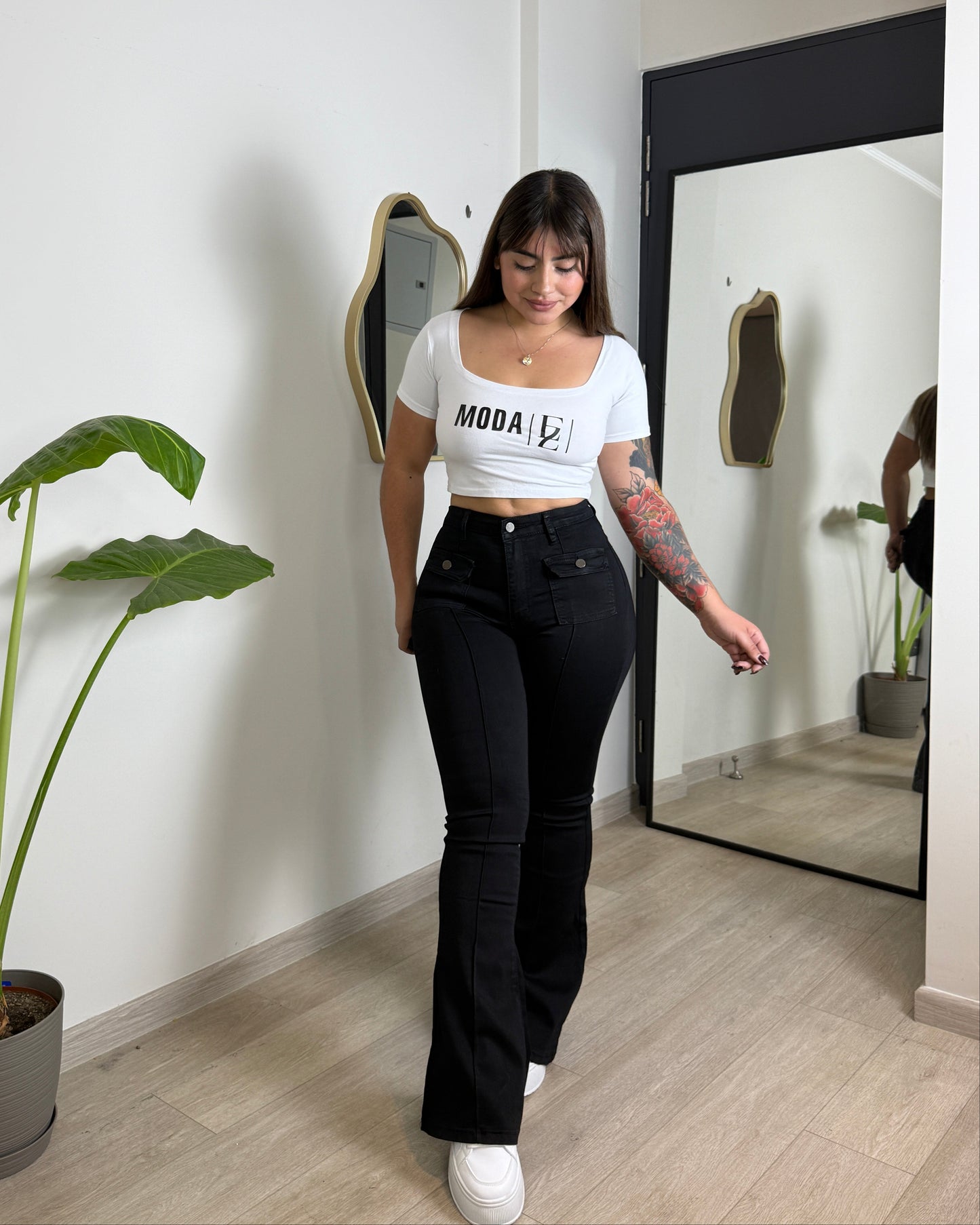 MB2067-2 (P7) | Flare Negro Lineal Bolsillos Cuadrados | Menina