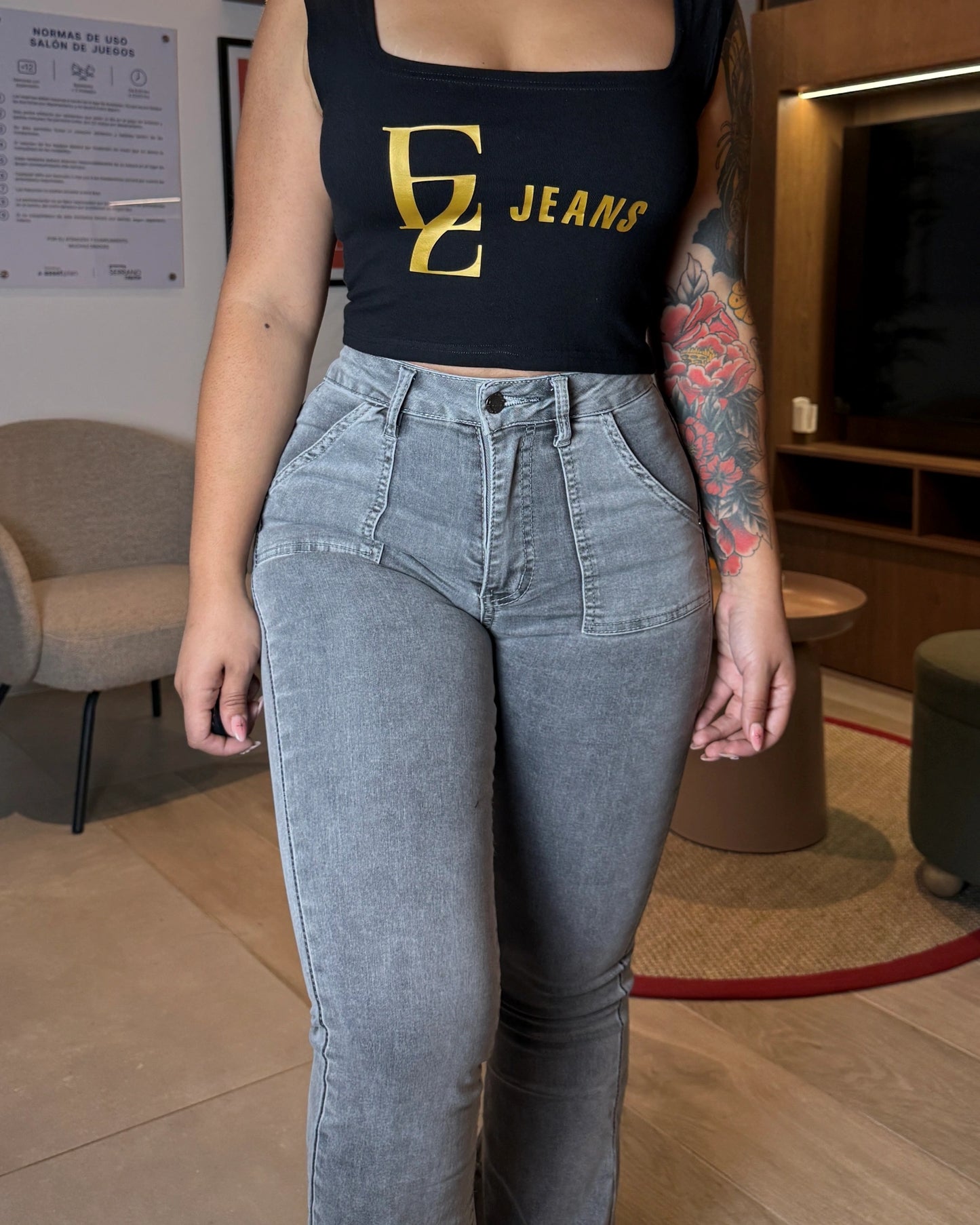 MB2071-3 (I5) | Flare Gris Bolsillos Cuadrados | Menina
