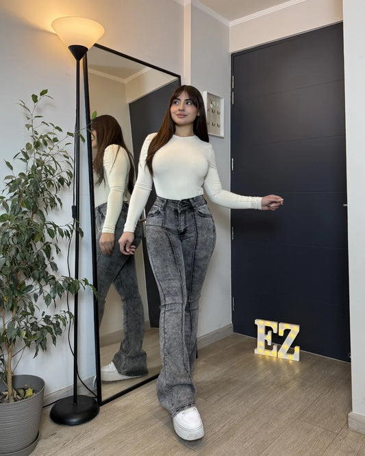 MC1006-2 (C4) | Flare Gris Lineal 2 Botones | Menina