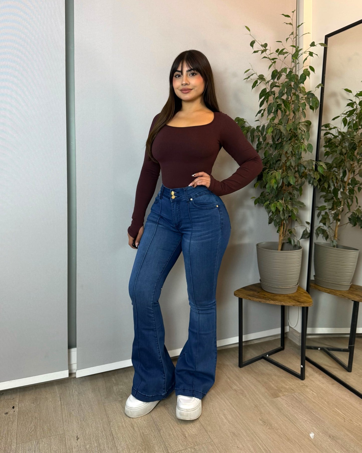 MC1006 (J7) | Flare Azul Lineal | Menina