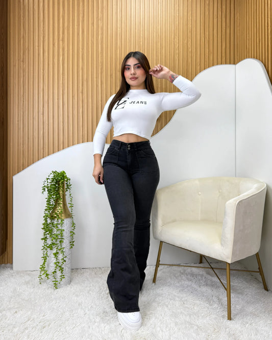 Jeans flare grafito con bolsillo cuadrado para mujer