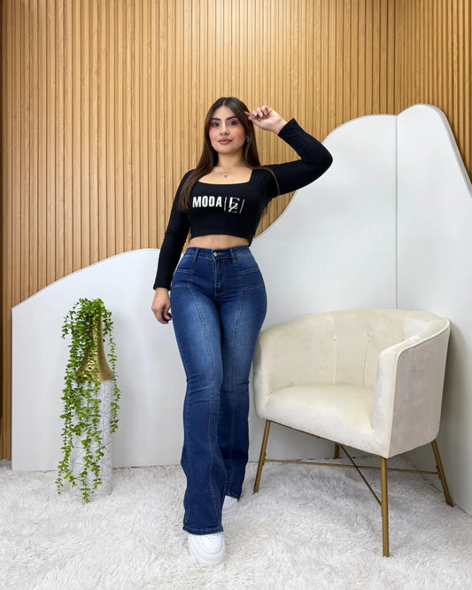 Jeans flare azul focalizado con diseño lineal para mujer