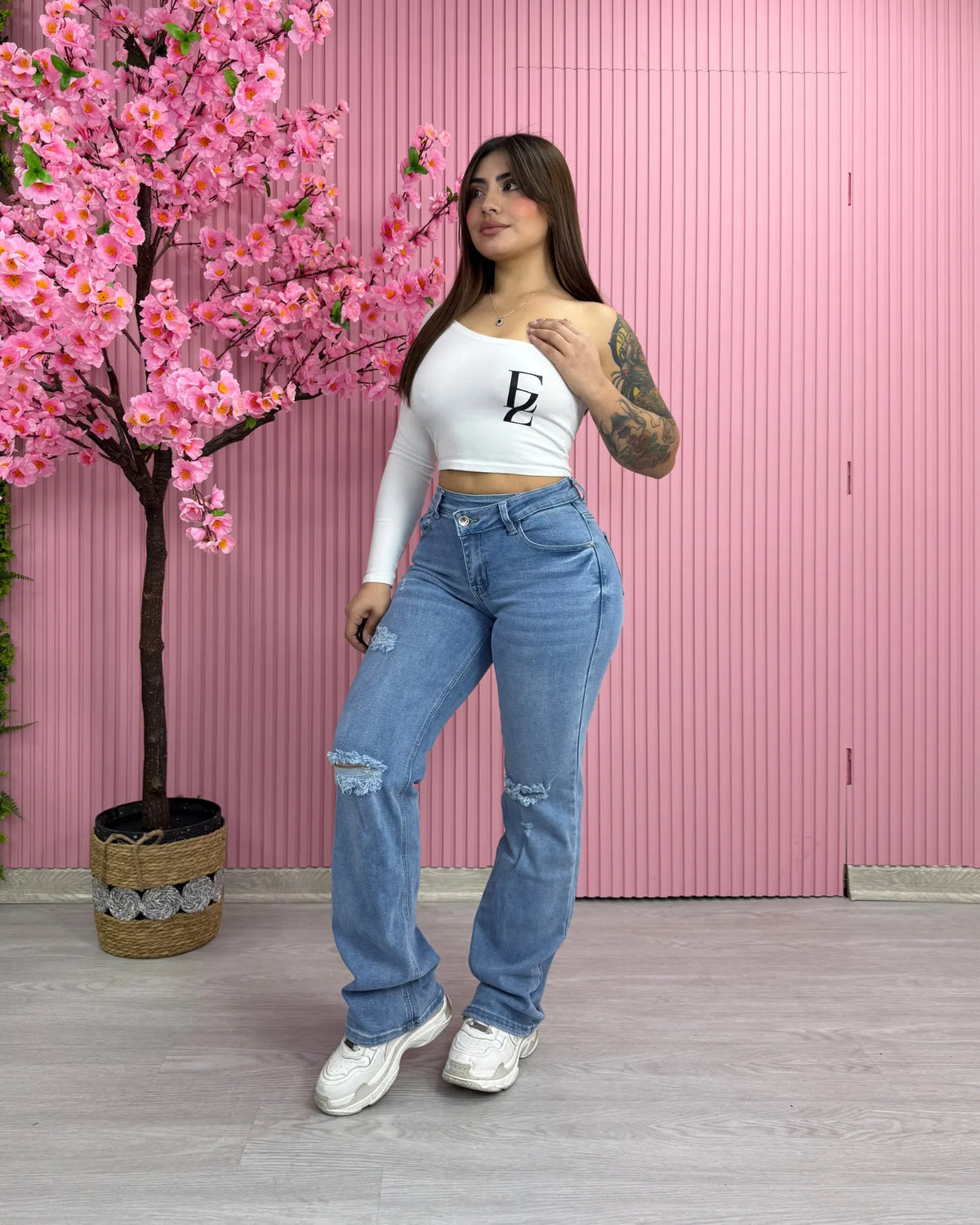 Jeans wide leg celeste destroyer, vista trasera