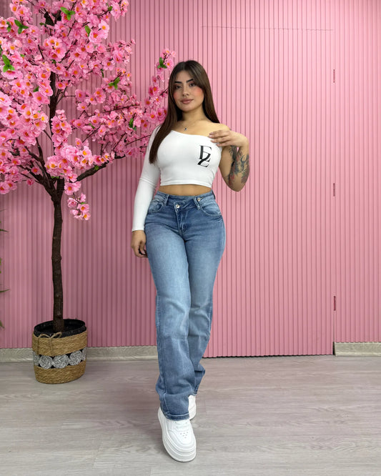 Jeans wide leg azul focalizado con ruedo asimétrico para mujer