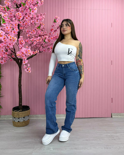 Jeans wide leg azul focalizado con tachas, vista trasera