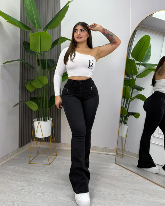 Jeans flare negro con línea y cierre decorativo para mujer