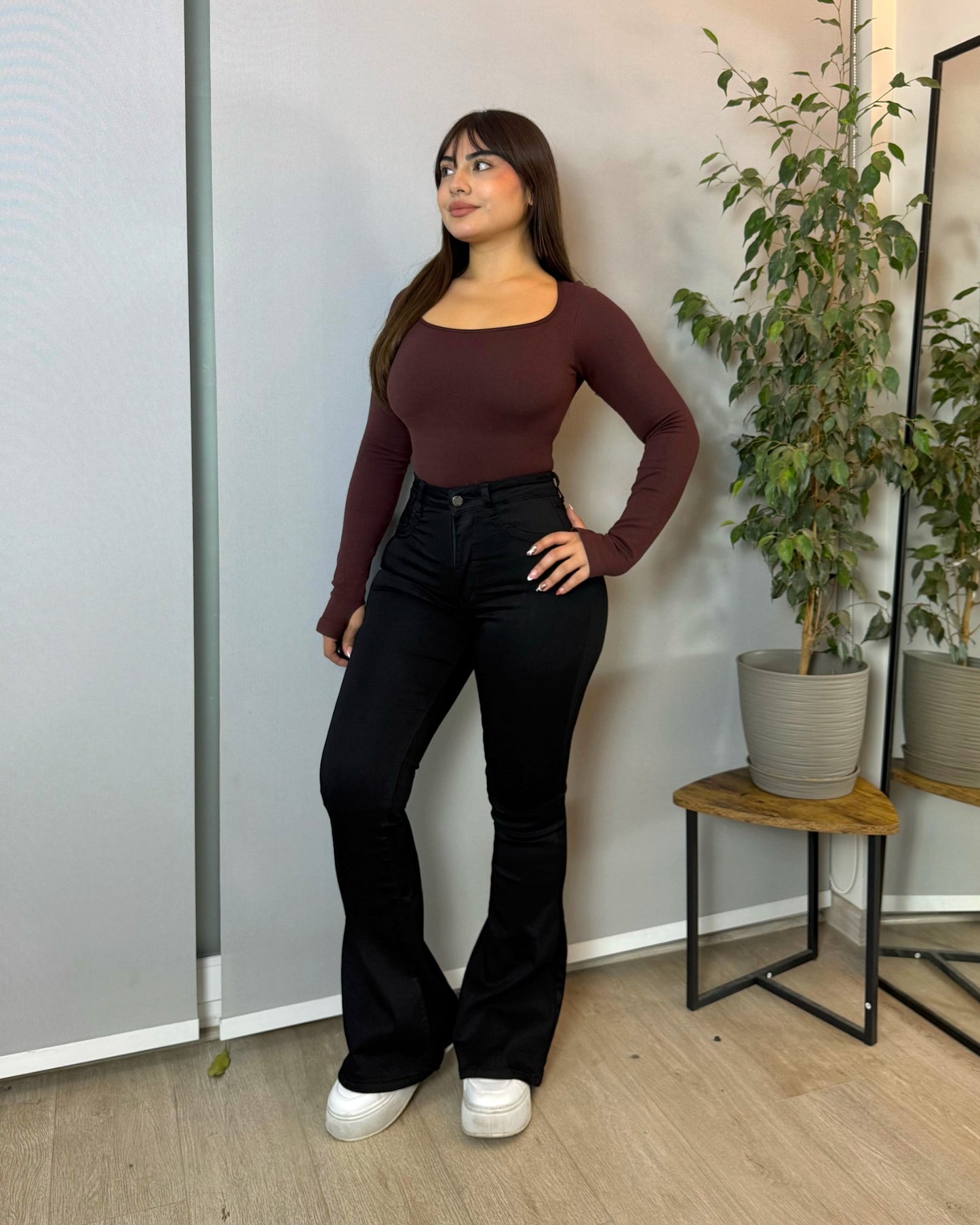 MC5005-2 | Flare Negro Con Faja | Menina (ARRIBA)