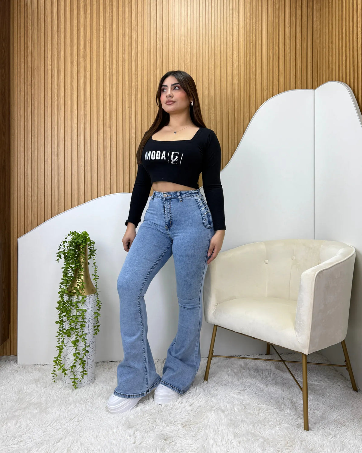 Jeans flare trenzado celeste, vista trasera