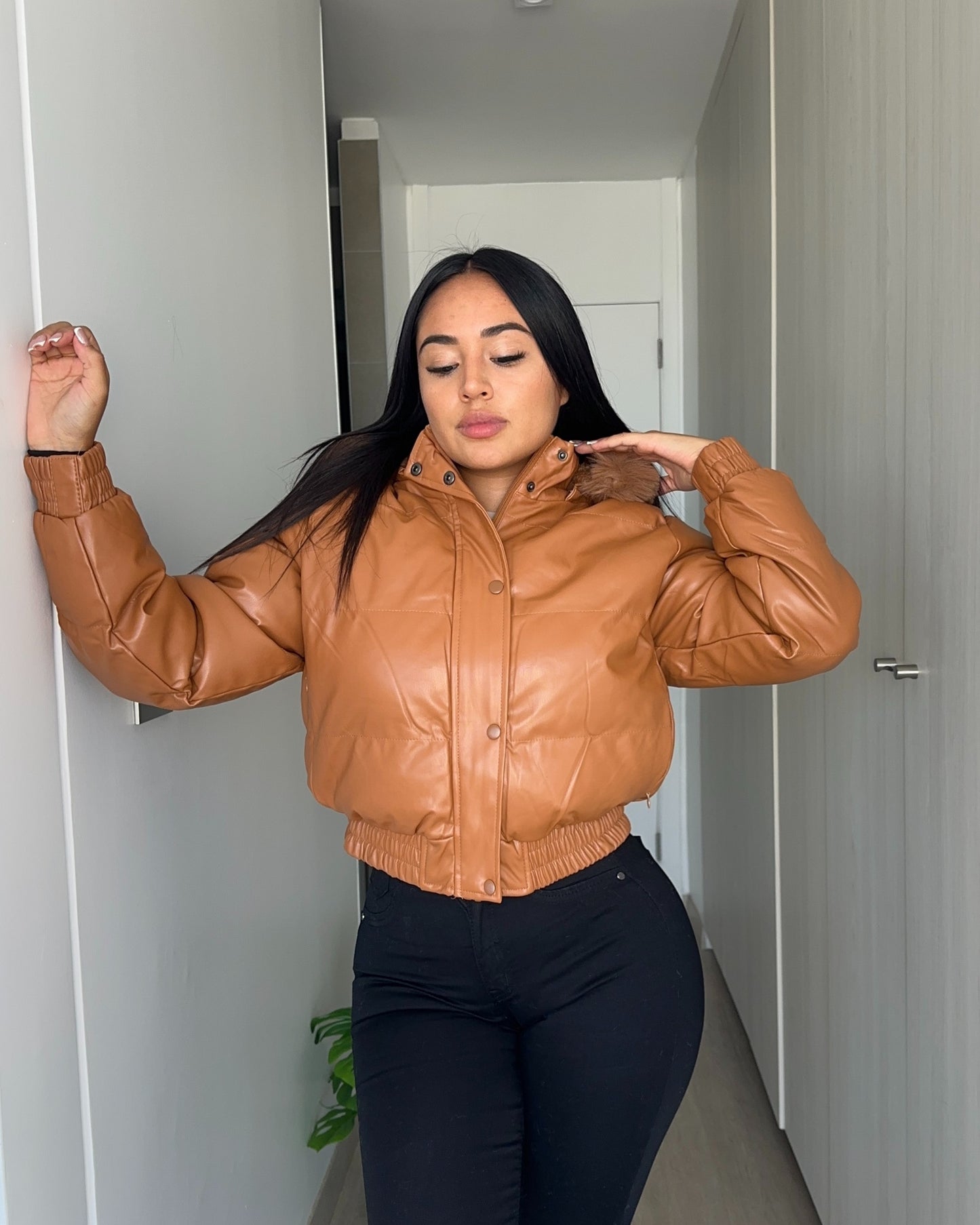 XY07 | Chaqueta Ecocuero Forrada Teddy | Moda Estroz