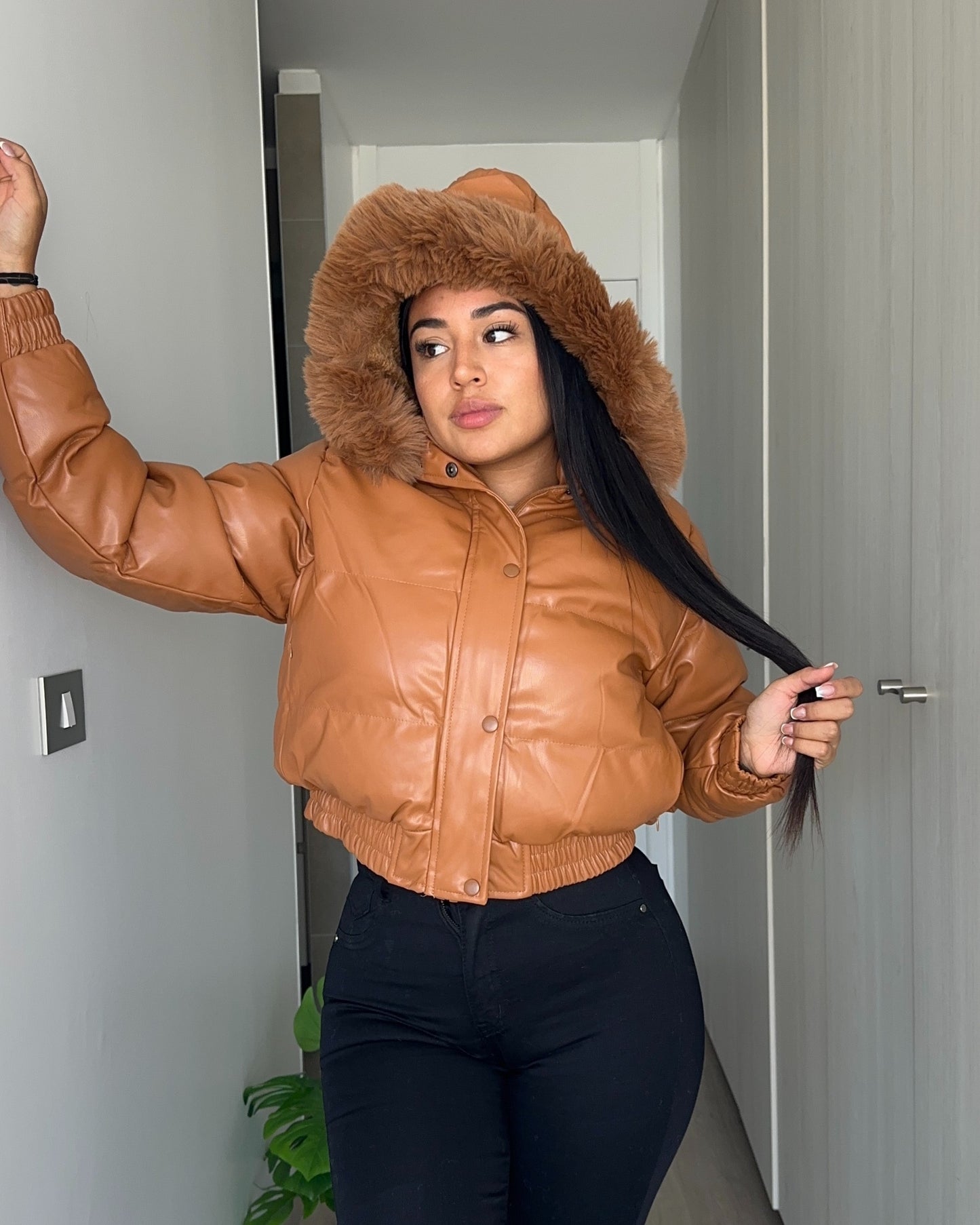 XY07 | Chaqueta Ecocuero Forrada Teddy | Moda Estroz