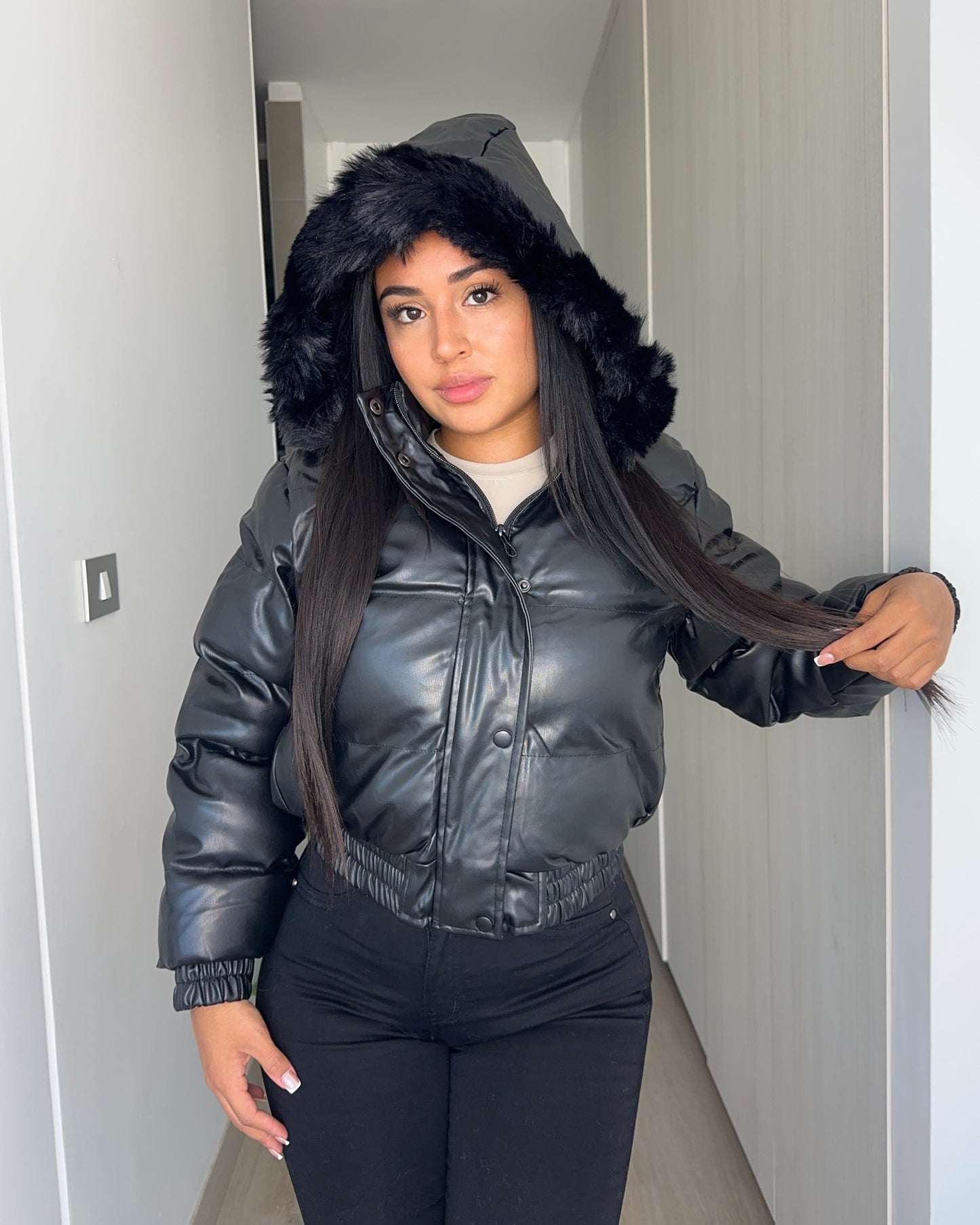 XY07 | Chaqueta Ecocuero Forrada Teddy | Moda Estroz