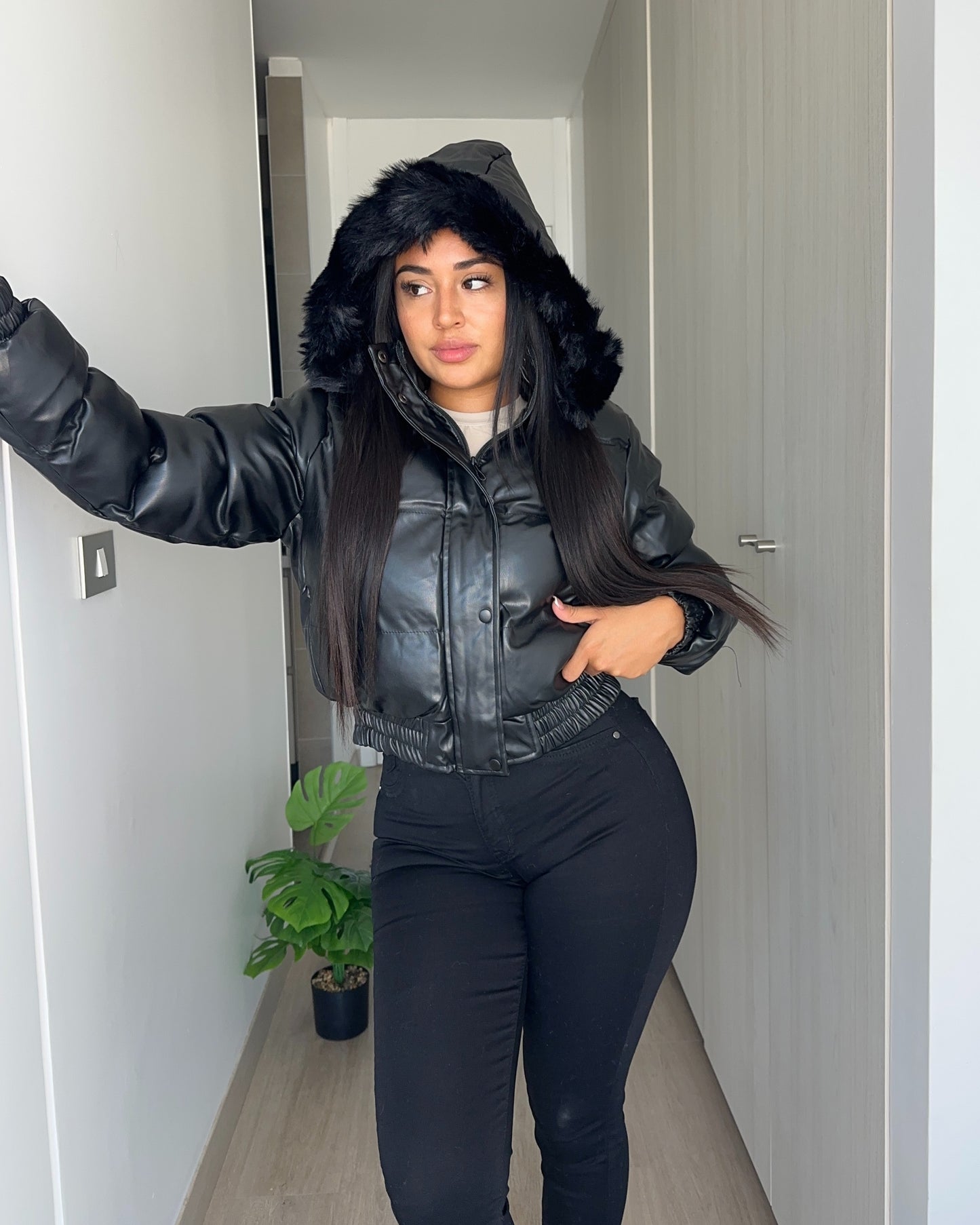 XY07 | Chaqueta Ecocuero Forrada Teddy | Moda Estroz