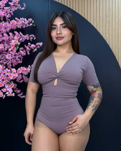 B12 | Body Modelador Escote Nudo Manga Corta | EZ