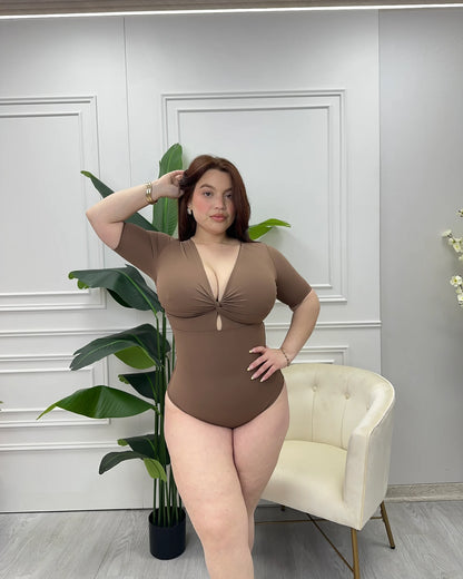 Body modelador Escote Nudo Manga Corta Café Claro, de frente, colaless