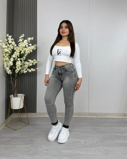 EZ2548 Skinny Nacional Gris Jaspeado Ultra Push Up en modelo, vista frontal de cuerpo completo