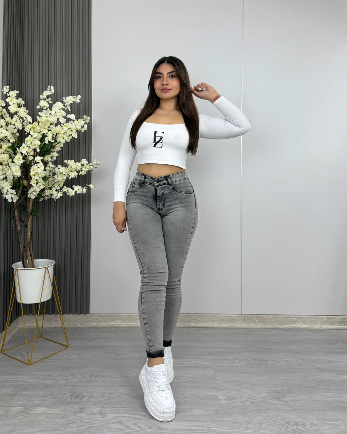 EZ2548 Skinny Nacional Gris Jaspeado Ultra Push Up en modelo, vista frontal