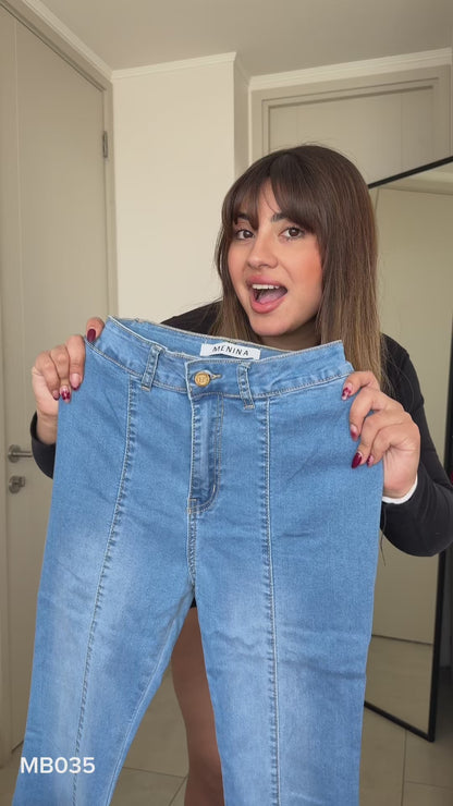 MB035 (B6) | Jeans Flare Celeste Focalizado | Menina