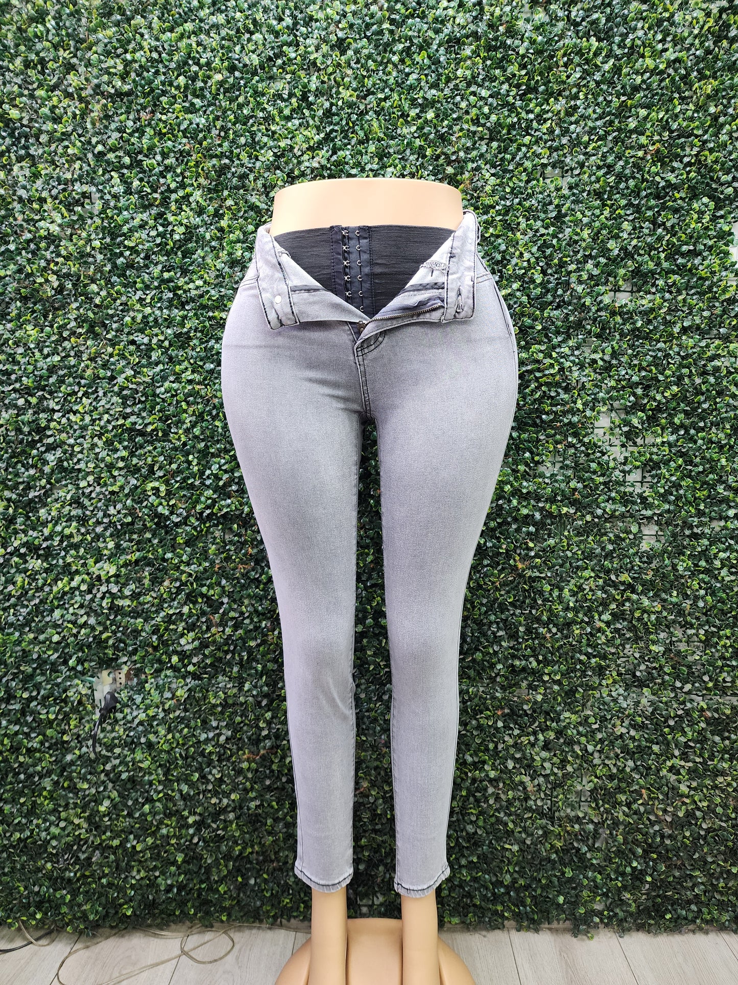 EZ5504  | Jeans Skinny Con Faja Gris  | EZ